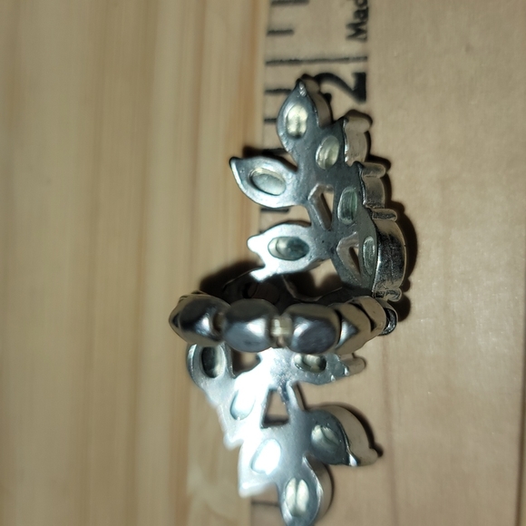 NWOT Rhinestone Stretch Ring - Picture 3 of 3